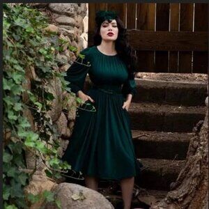 La Femme En Noir - Green Salem Dress - Without Belt - EUC - Size Large